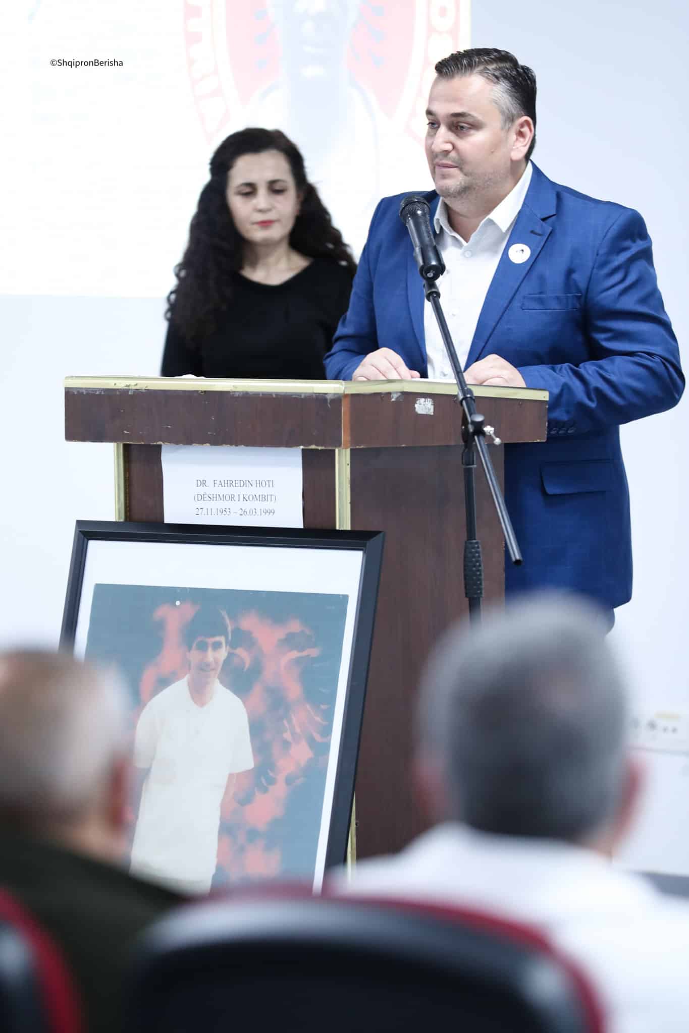 U Glavnom Centur Porodične Medicine “Dr. Fahredin Hoti” u Orahovcu, svećano je inaugurisana knjiga “Doktor koji je dao život slobodi” pisca Besnik Hoti