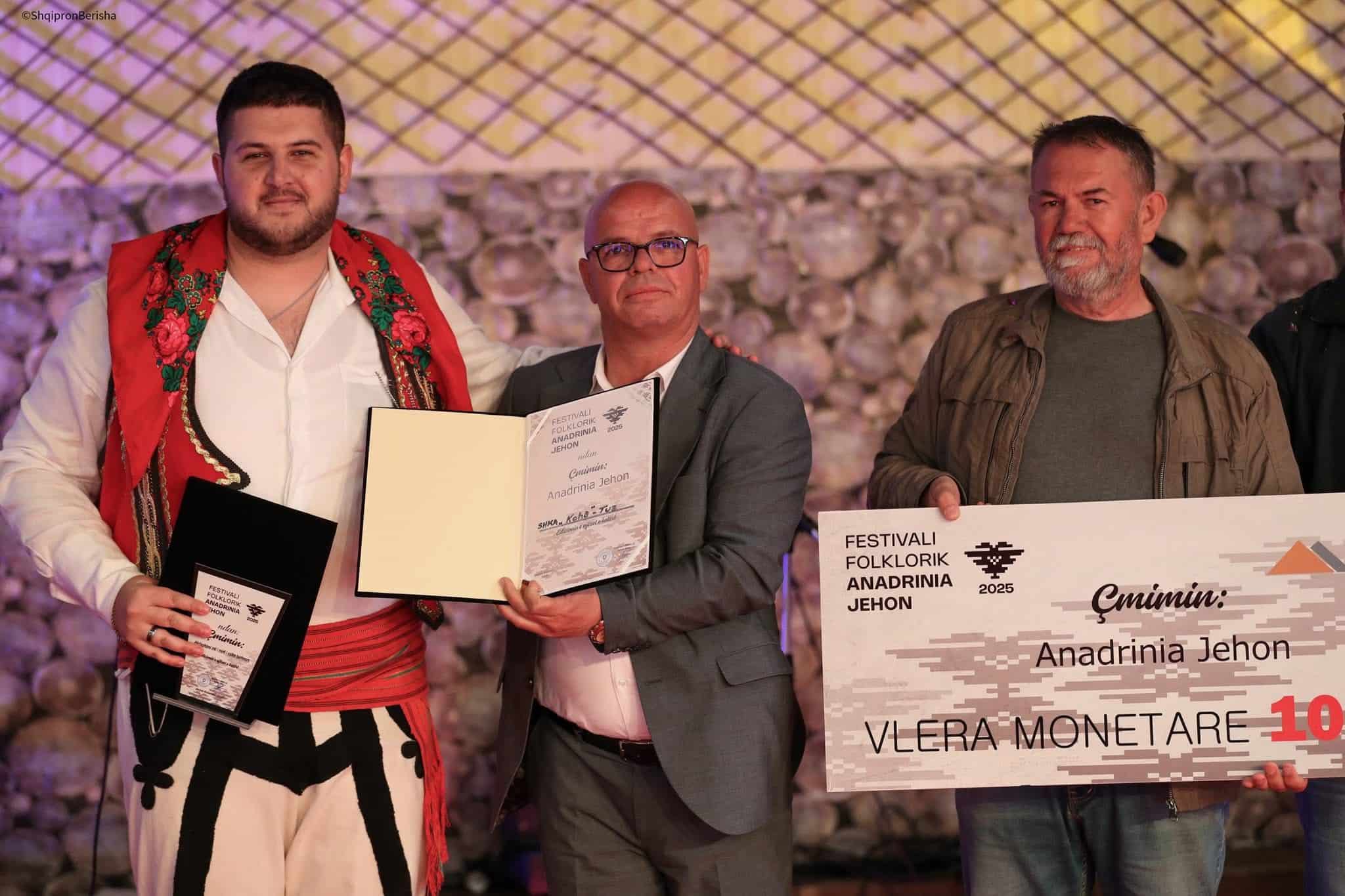 U PËRMBYLL ME SUKSES EDHE NJË EDICION I FESTIVALIT TË FOLKLORIT “ANADRINIA JEHON”
