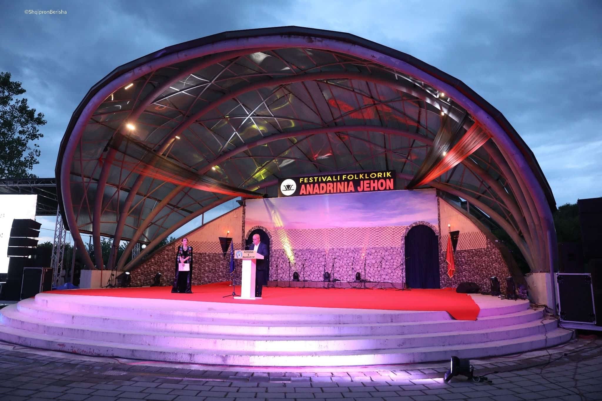 MBRËMË, U SHPALL I HAPUR EDICIONI I 24-të I FESTIVALIT KOMBËTAR TË FOLKLORIT “ANADRINIA JEHON”