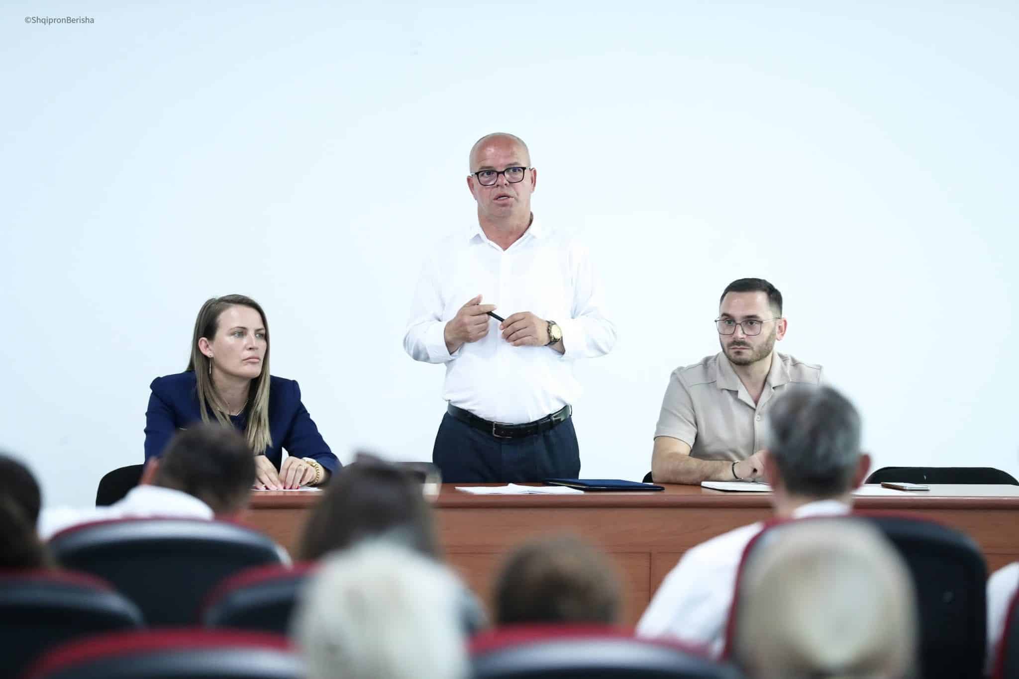 U MBAJT TAKIMI I DYTË PERIODIK PËR VITIN 2025 ME PUNËTORËT SHËNDETËSORË