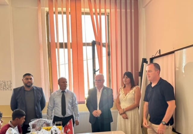 PËRUROHEN KABINETET E LËNDËVE SHKENCORE NË RATKOC, NË KUADËR TË BASHKËPUNIMIT ME IOM DHE ZKK