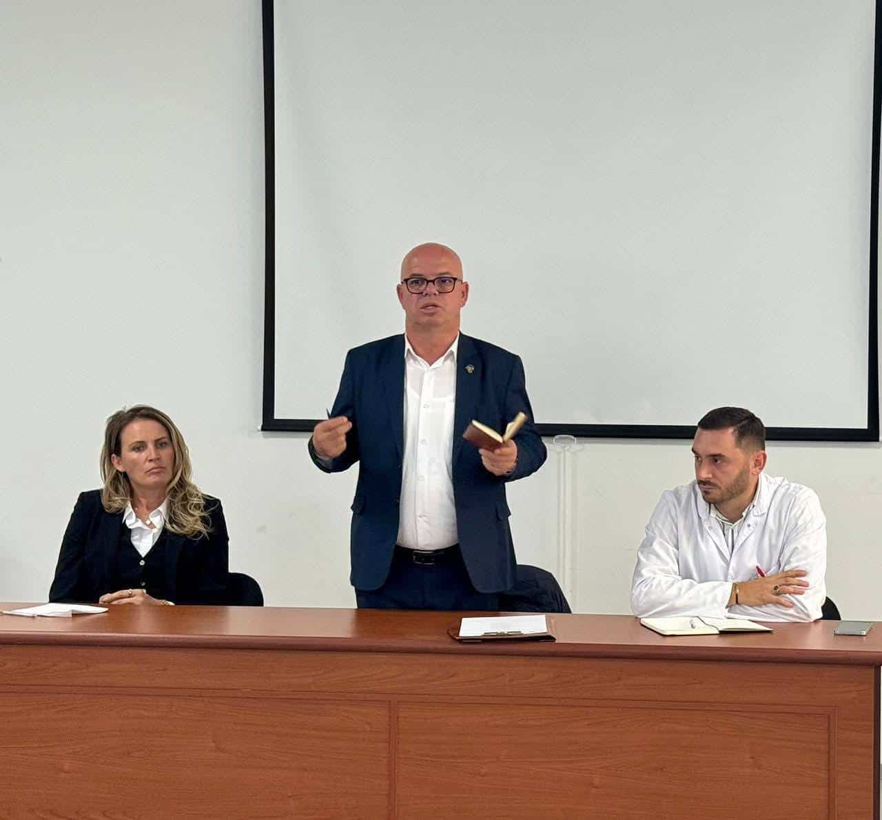 U MBAJT TAKIMI I TRETË PERIODIK ME PERSONELIN SHËNDETËSOR