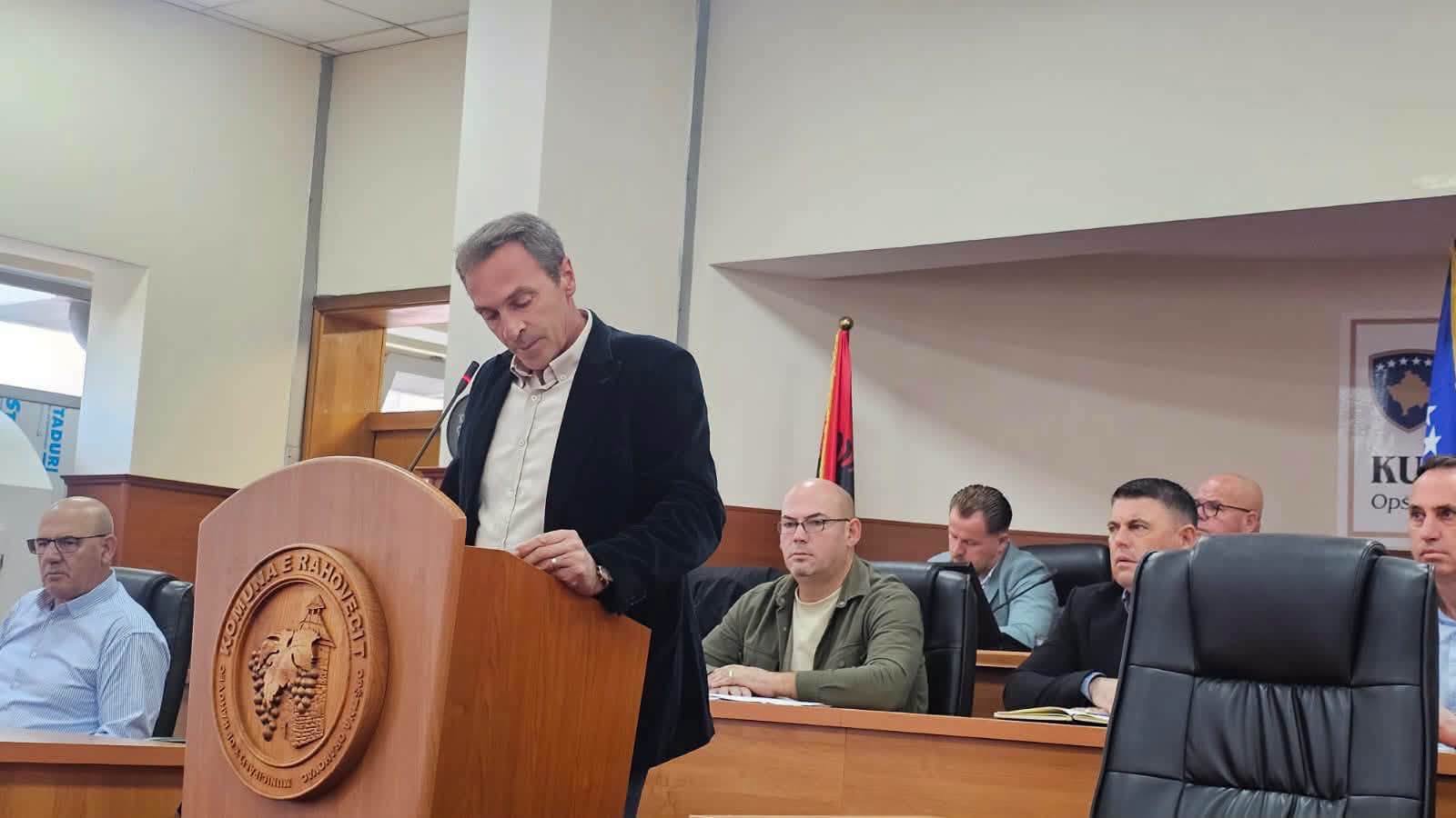 KRYETARI MBAJTI TAKIMIN E TRETË PERIODIK PËR VITIN 2026 ME PUNONJËSIT E ADMINISTRATËS KOMUNALE